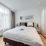 Surreal Cocoon In Brussels Center Appartement